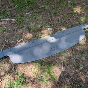 Retractable trunk shade for Audi Q7